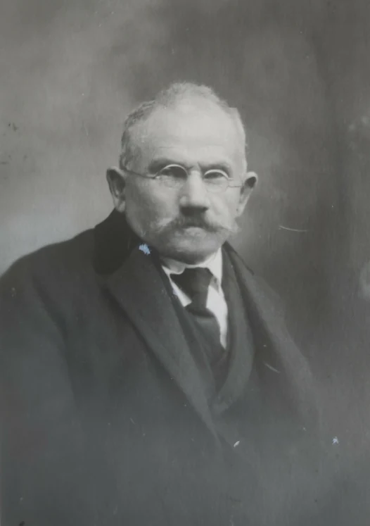 Portrait en noir et blanc d’Émile Joseph Lexhardé